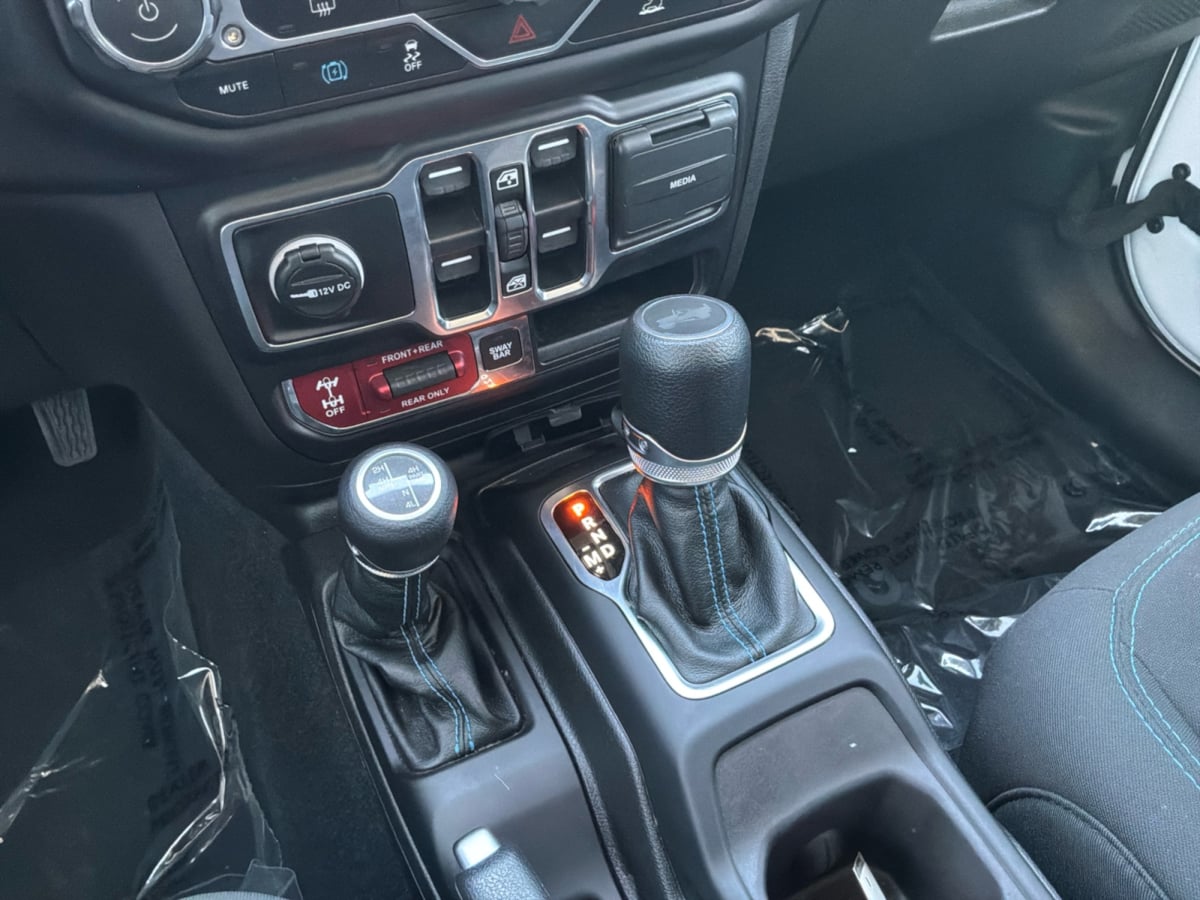 Jeep Wrangler photo 16