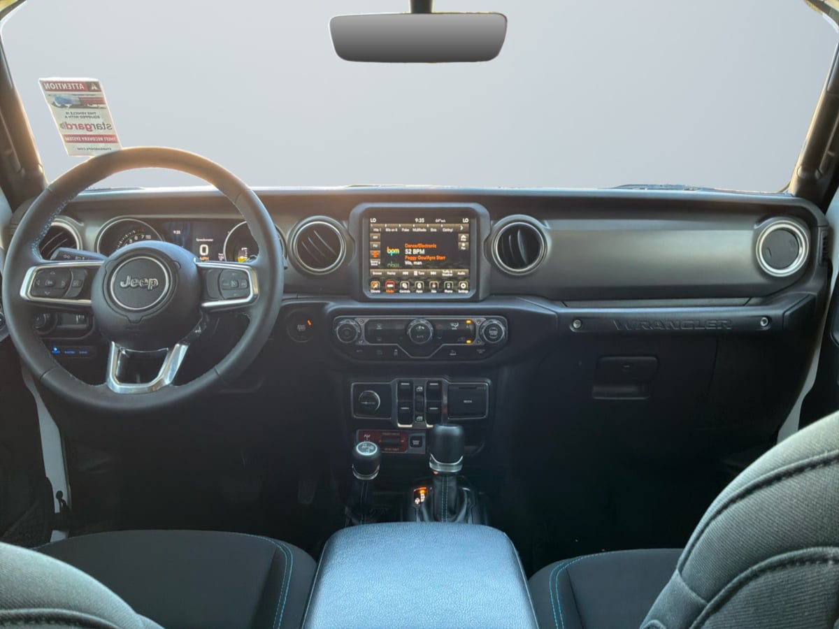 Jeep Wrangler photo 10