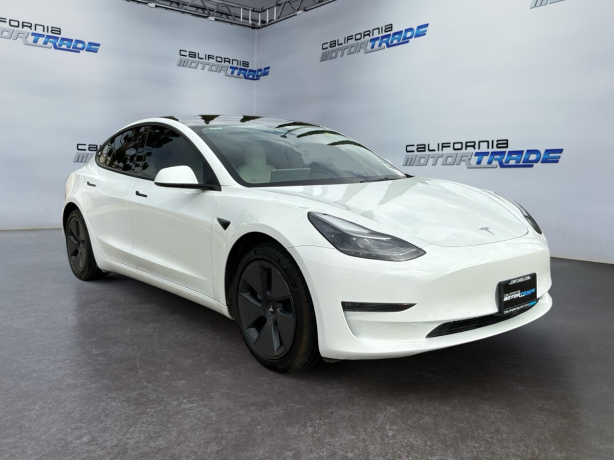 Tesla Model 3 photo 3