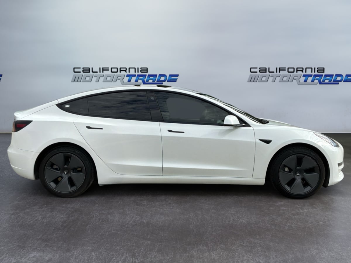 Tesla Model 3 photo 4