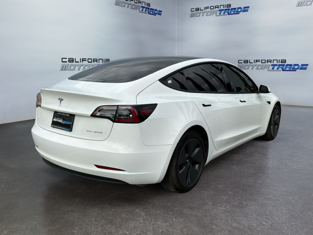 Tesla Model 3 photo 5