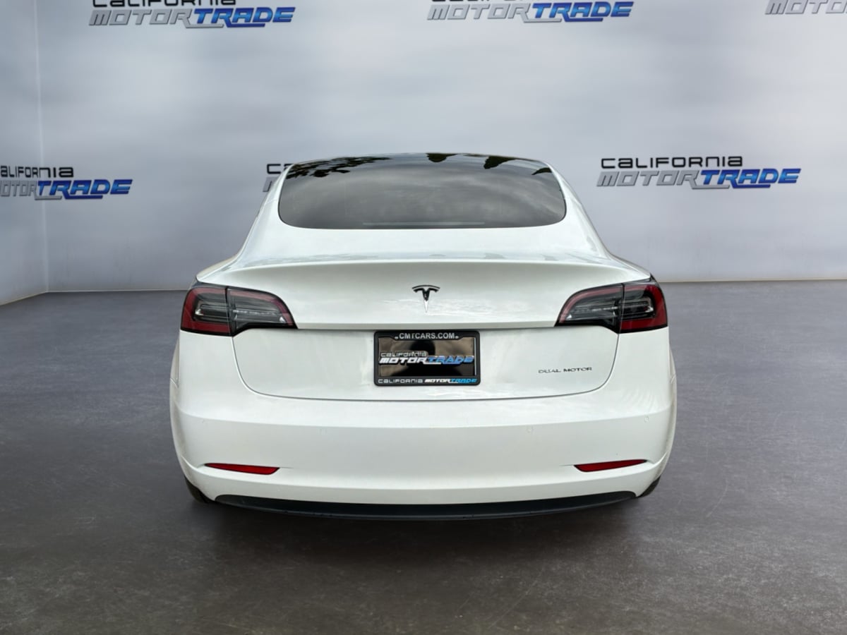Tesla Model 3 photo 6