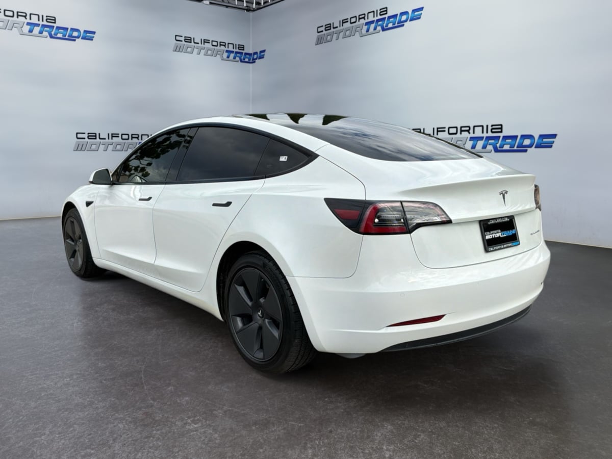 Tesla Model 3 photo 7