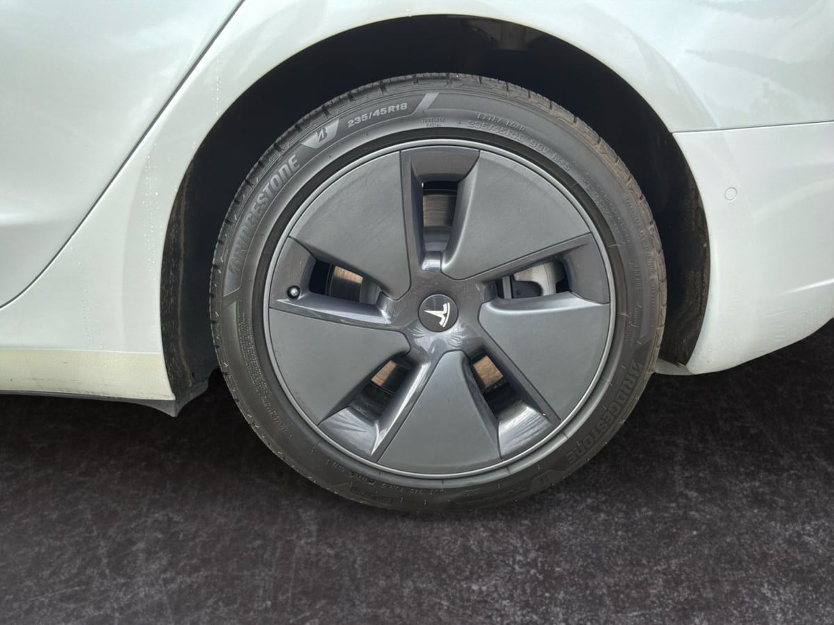 Tesla Model 3 photo 9