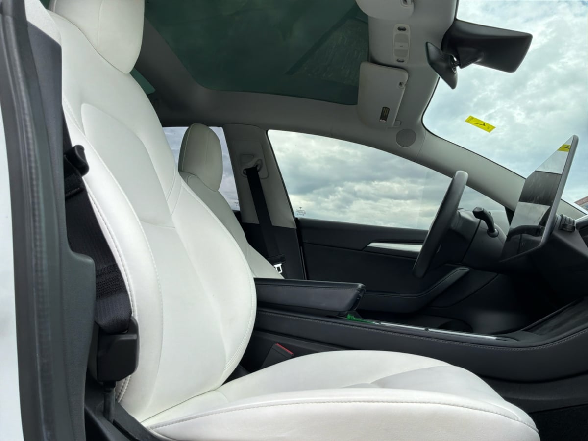 Tesla Model 3 photo 21