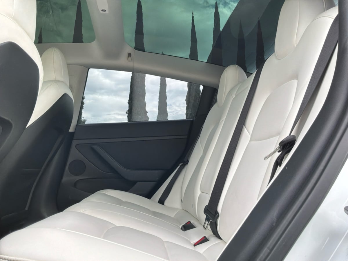 Tesla Model 3 photo 19
