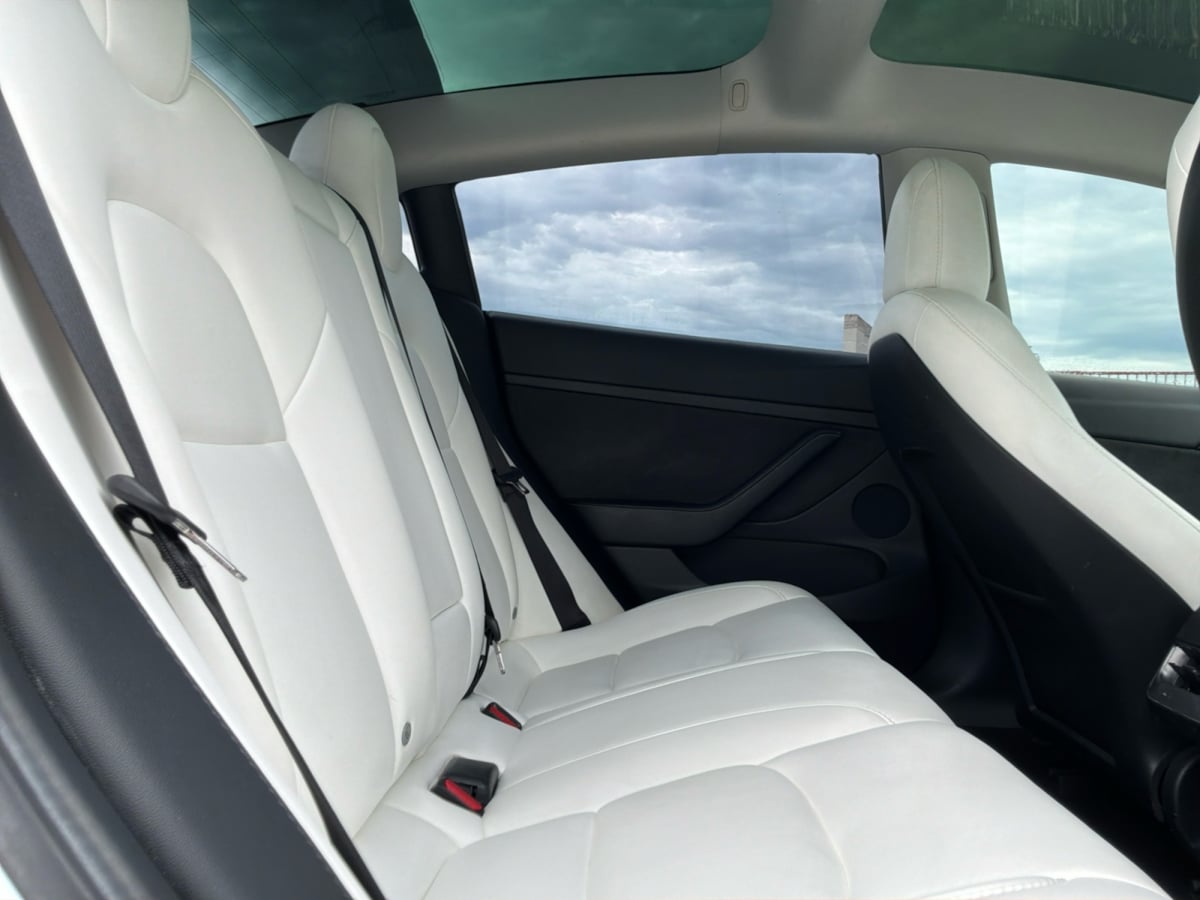 Tesla Model 3 photo 20