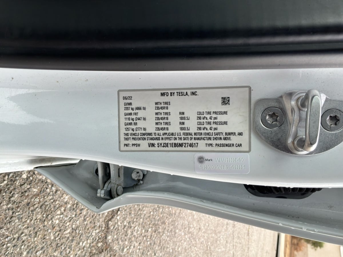 Tesla Model 3 photo 22