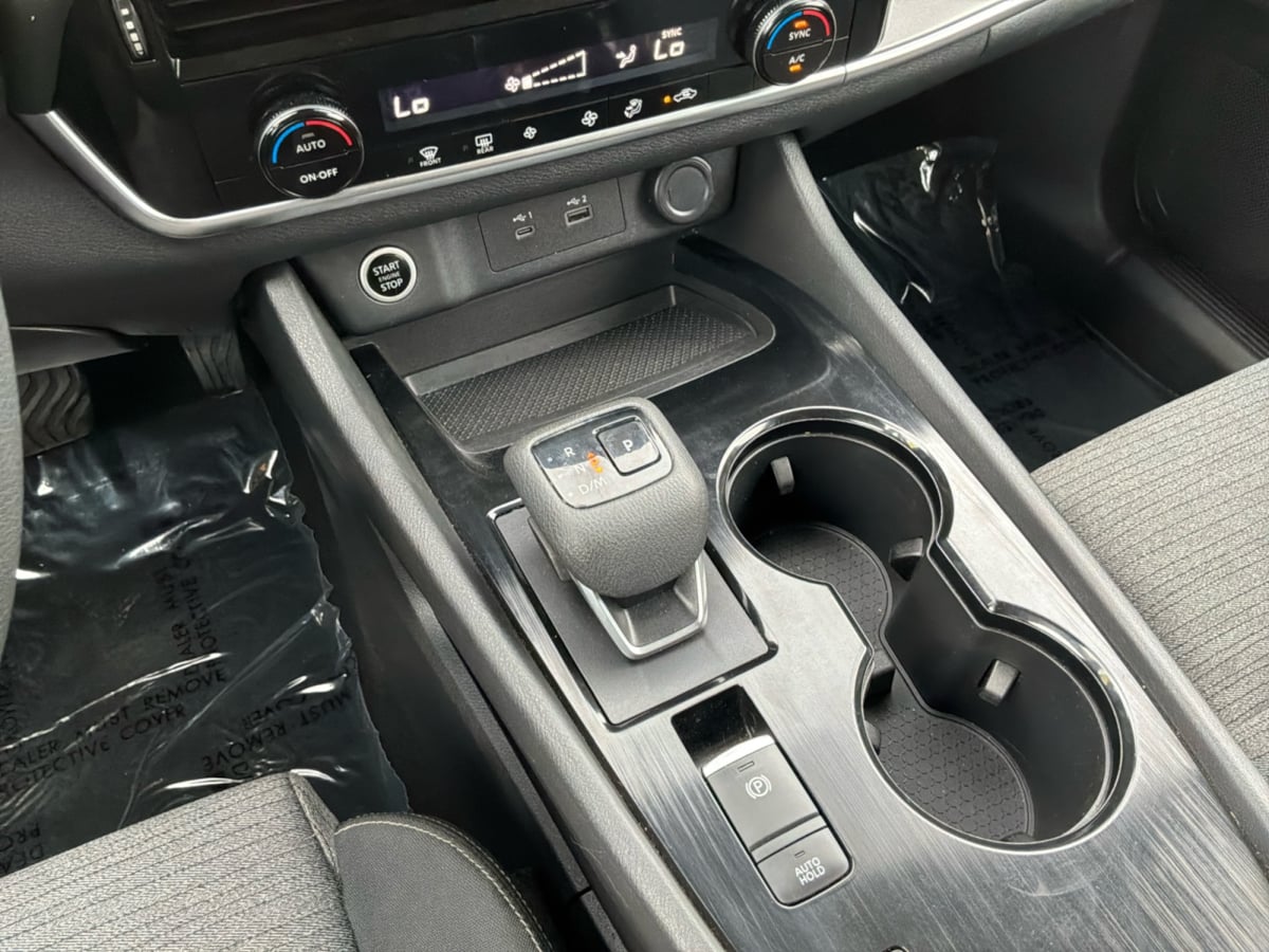 Nissan Rogue photo 16