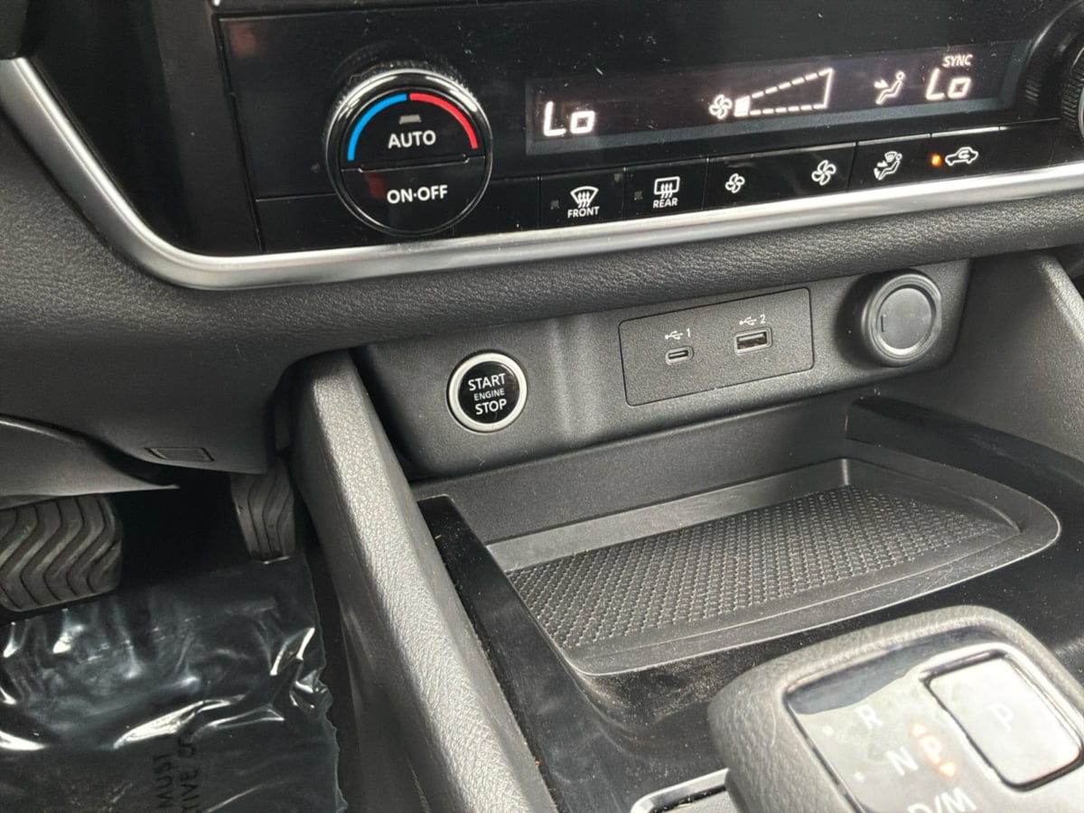 Nissan Rogue photo 17