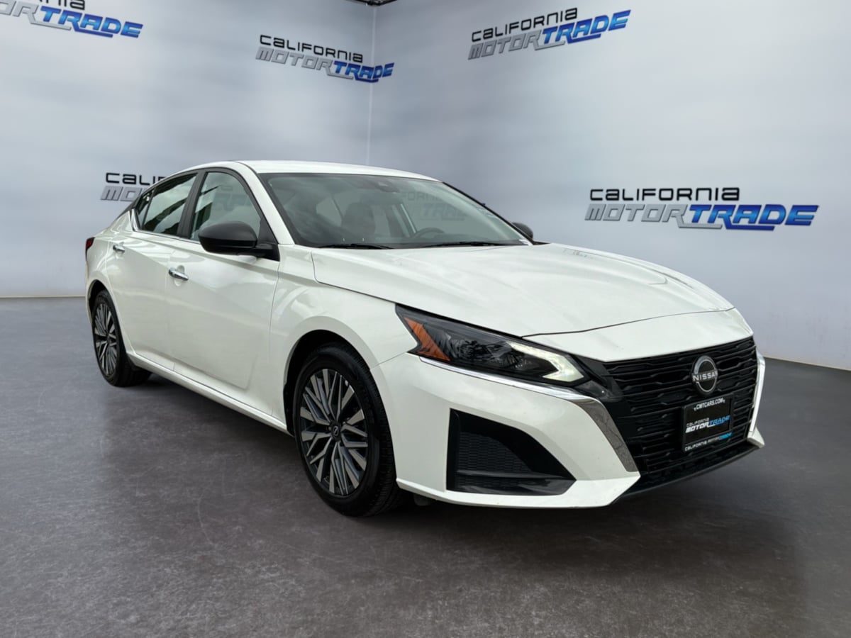 2025 Nissan Altima SV - Photo 3