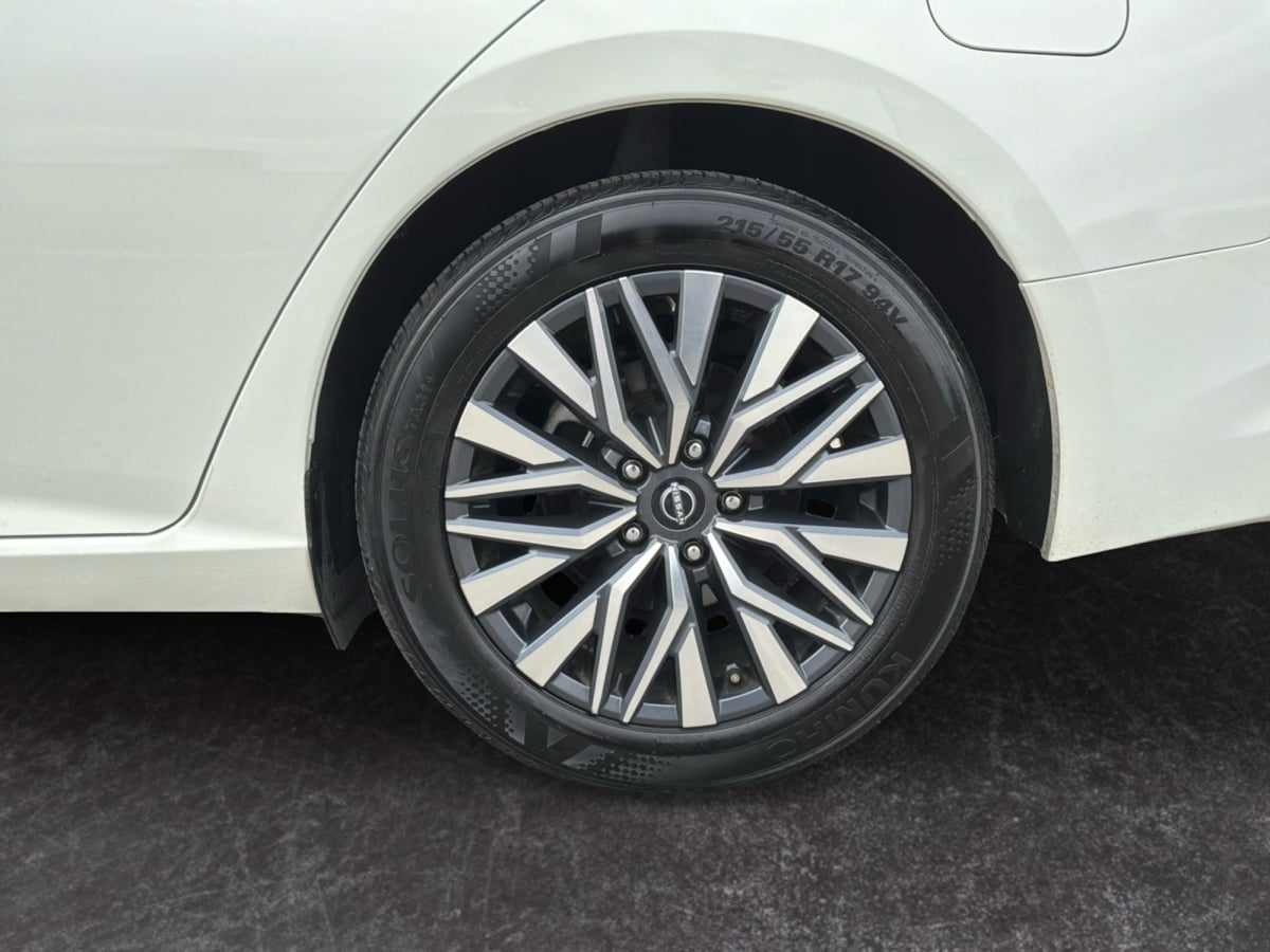 2025 Nissan Altima SV - Photo 9