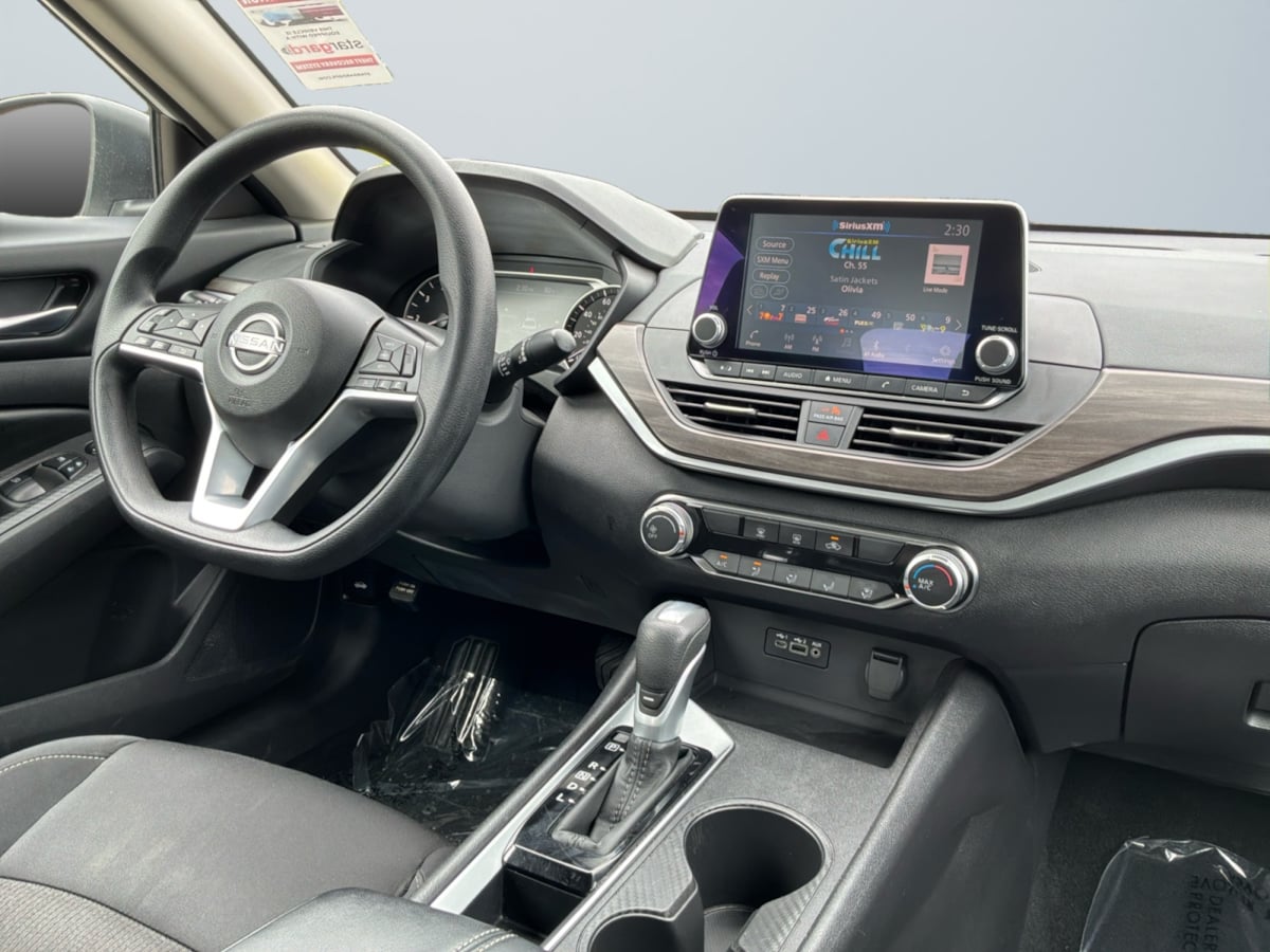 2025 Nissan Altima SV - Photo 14