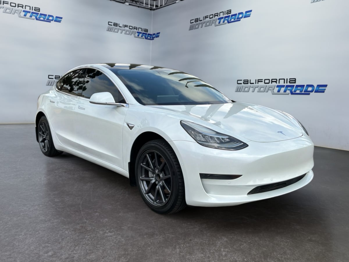 Tesla Model 3 photo 3
