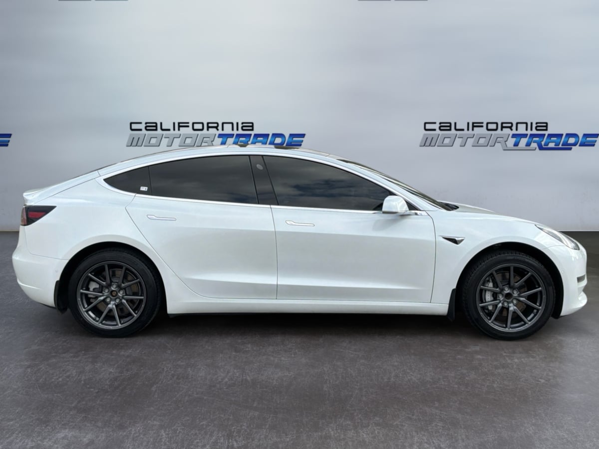 Tesla Model 3 photo 4