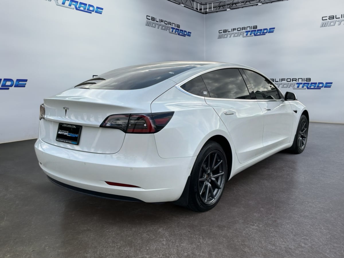 Tesla Model 3 photo 5