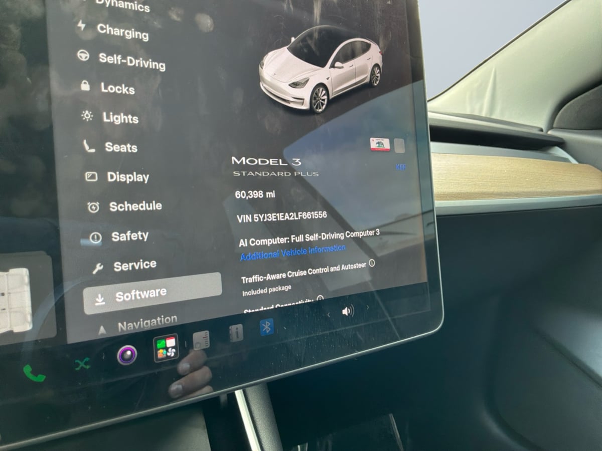 Tesla Model 3 photo 12
