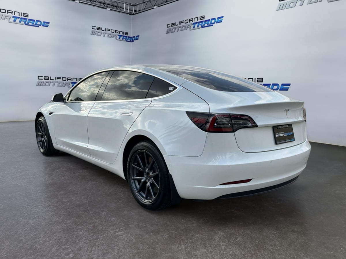 Tesla Model 3 photo 7