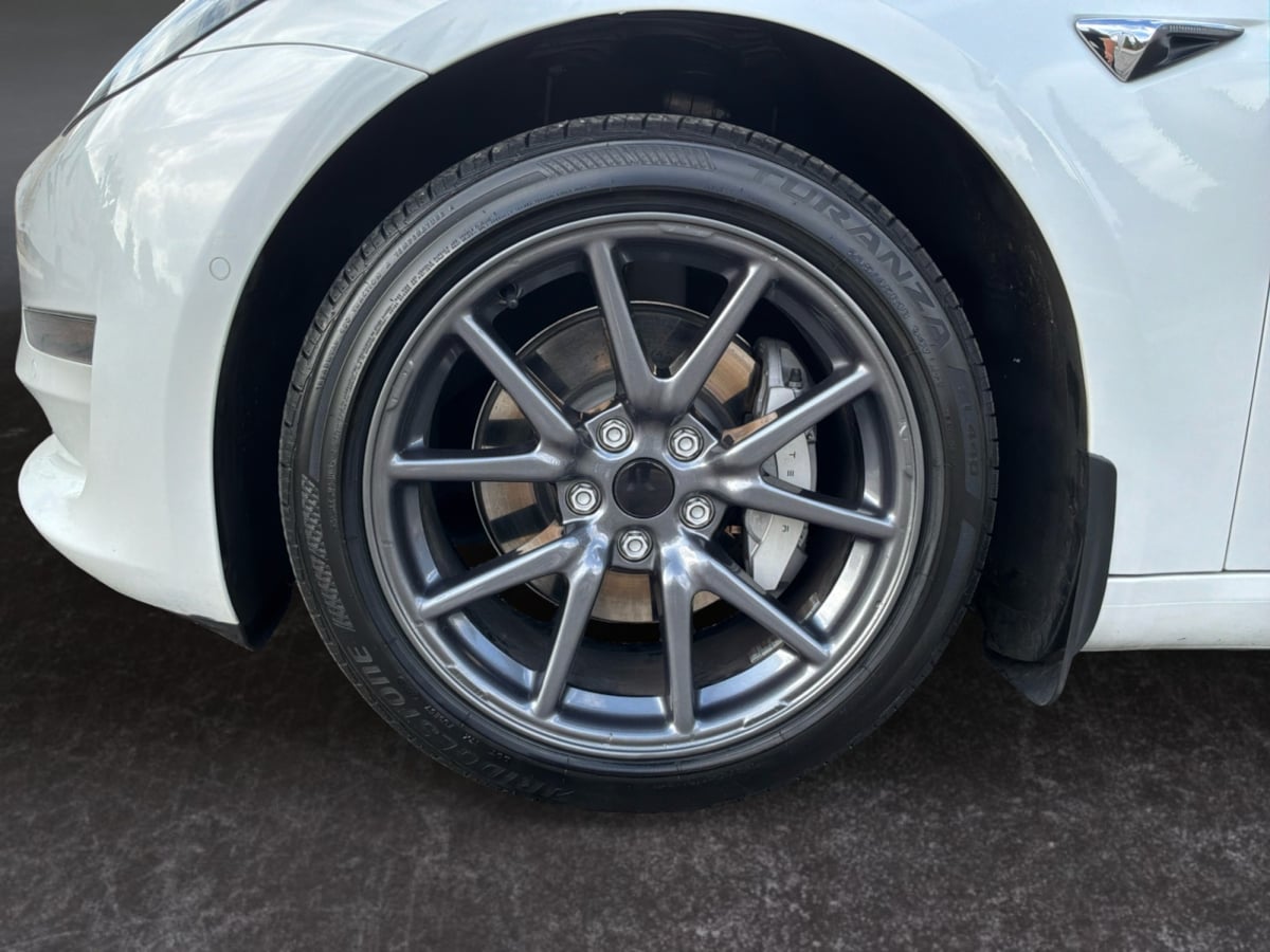 Tesla Model 3 photo 9
