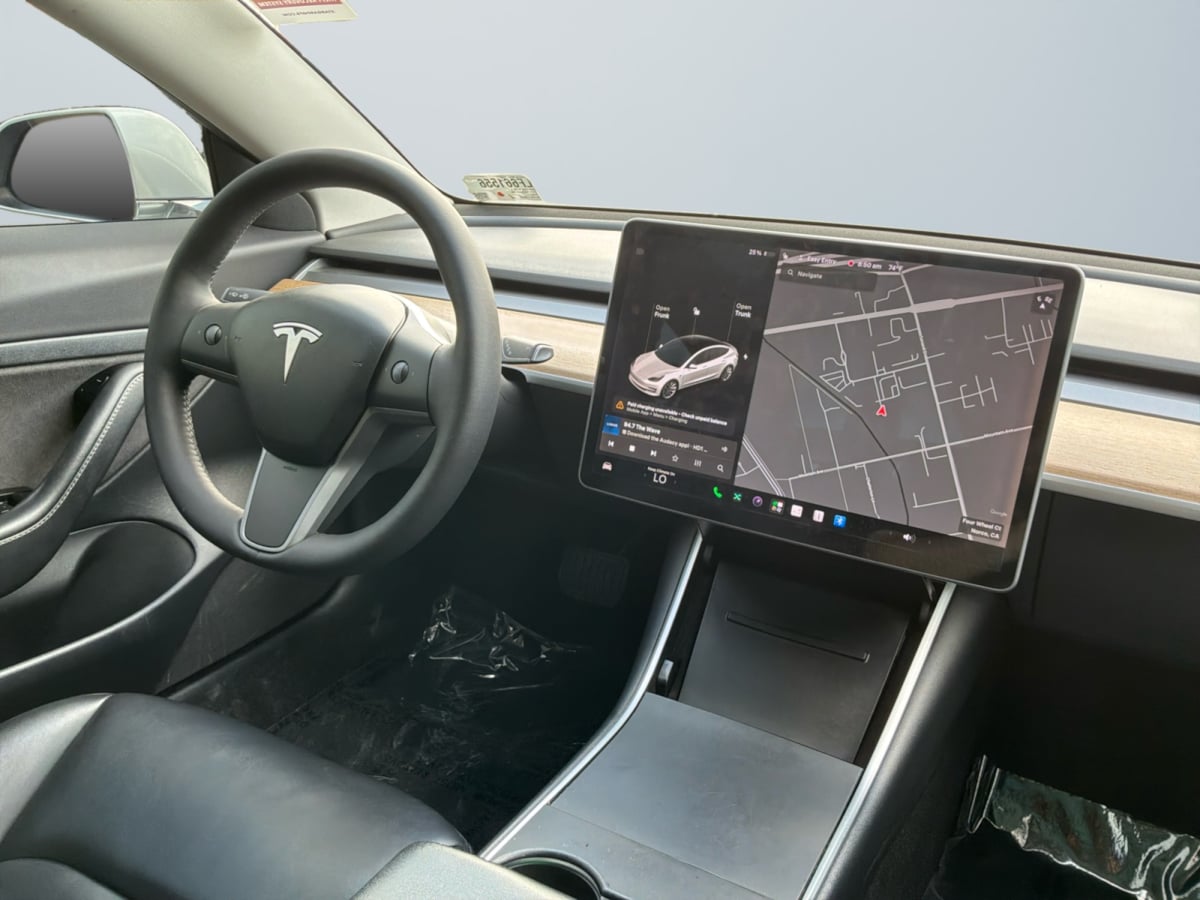 Tesla Model 3 photo 14