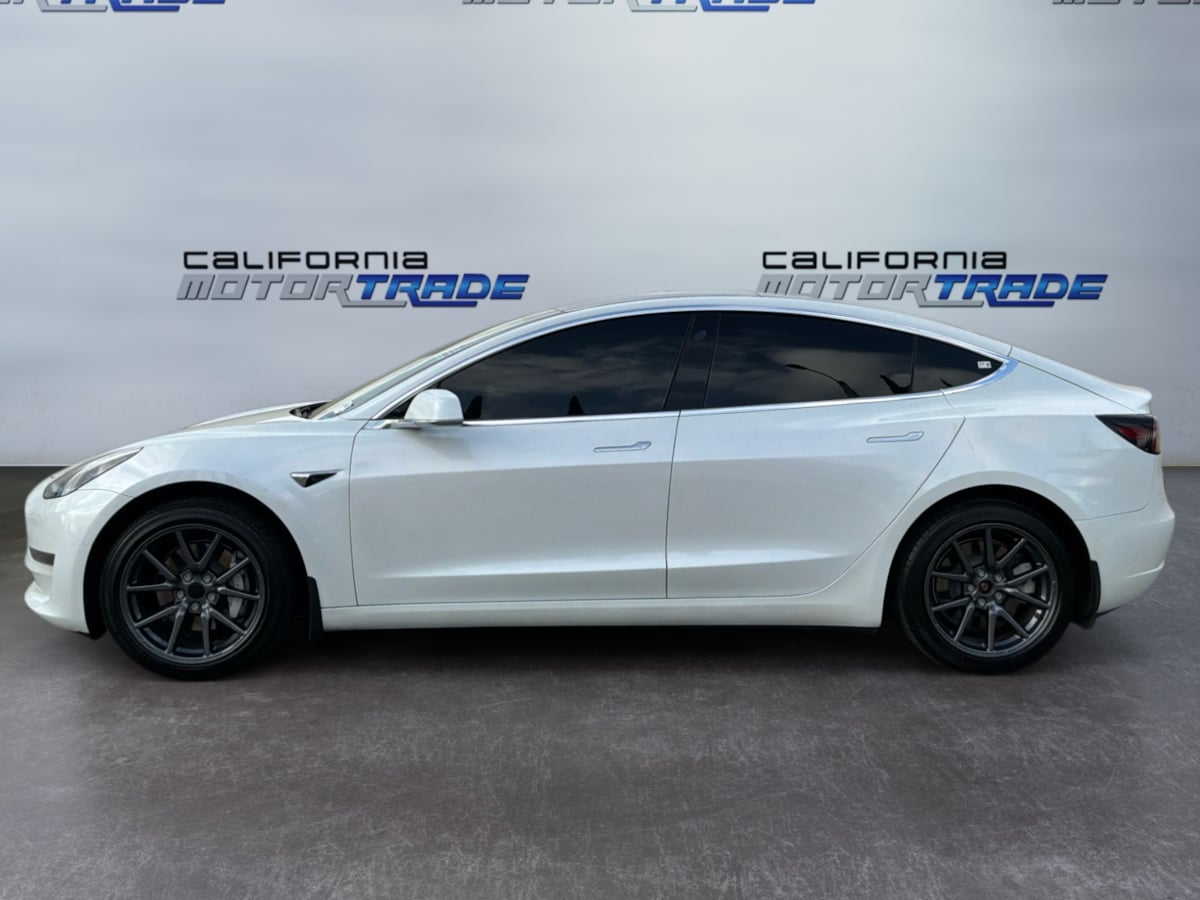 Tesla Model 3 photo 8