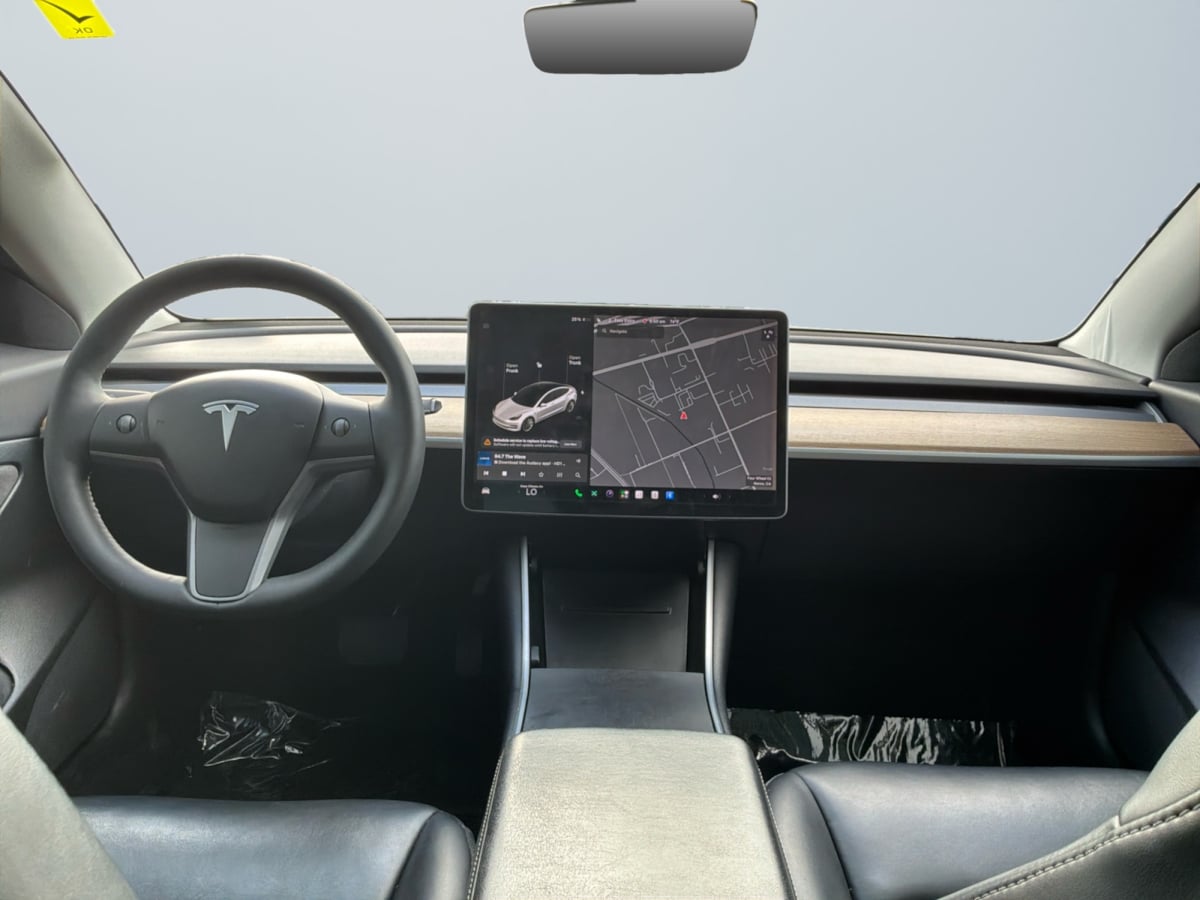 Tesla Model 3 photo 10