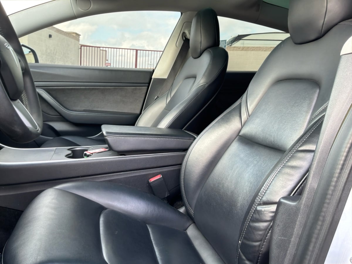 Tesla Model 3 photo 18