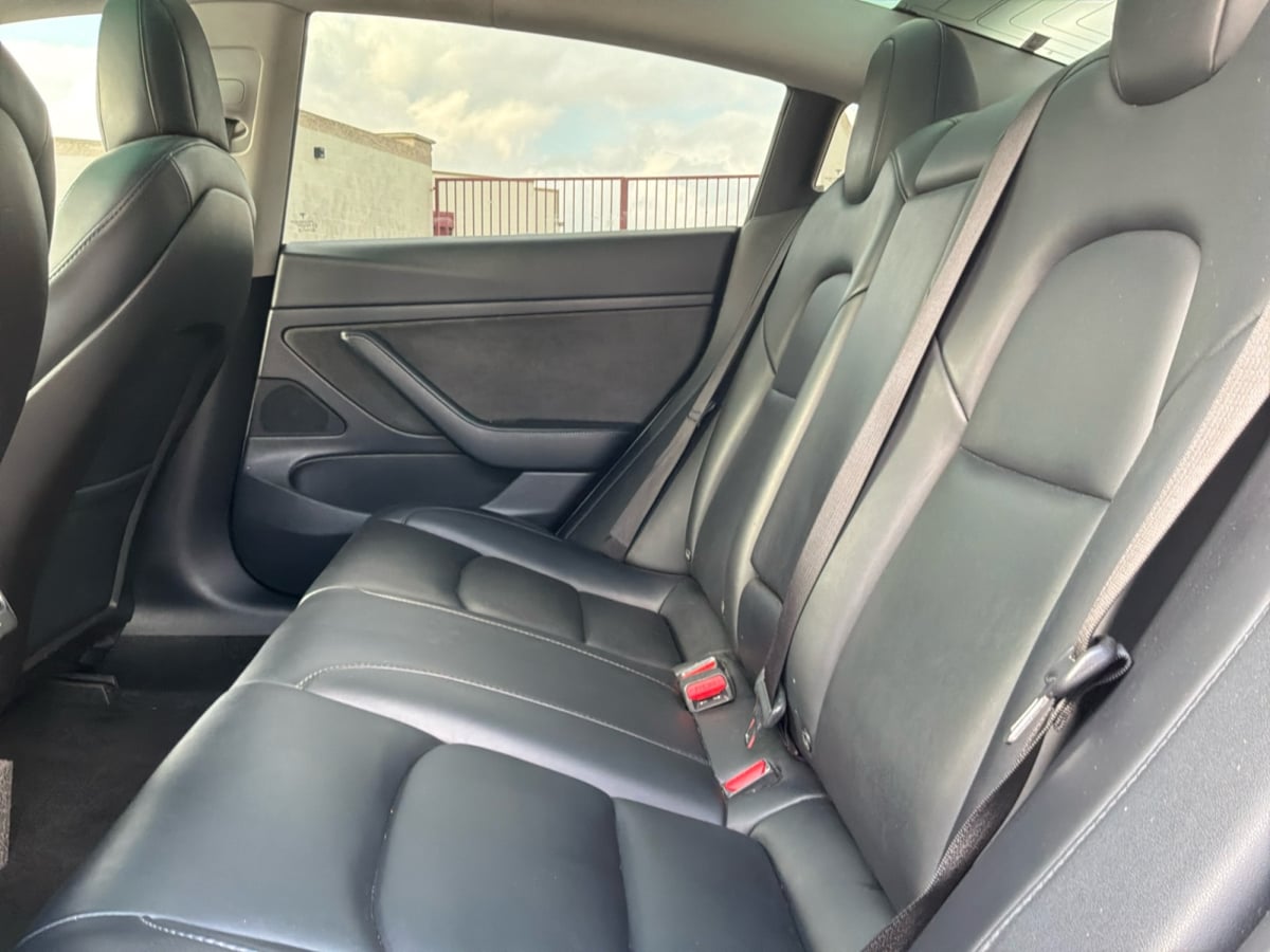 Tesla Model 3 photo 19