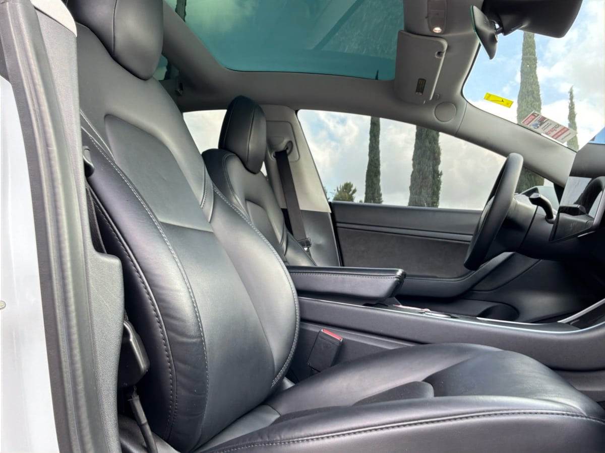 Tesla Model 3 photo 21