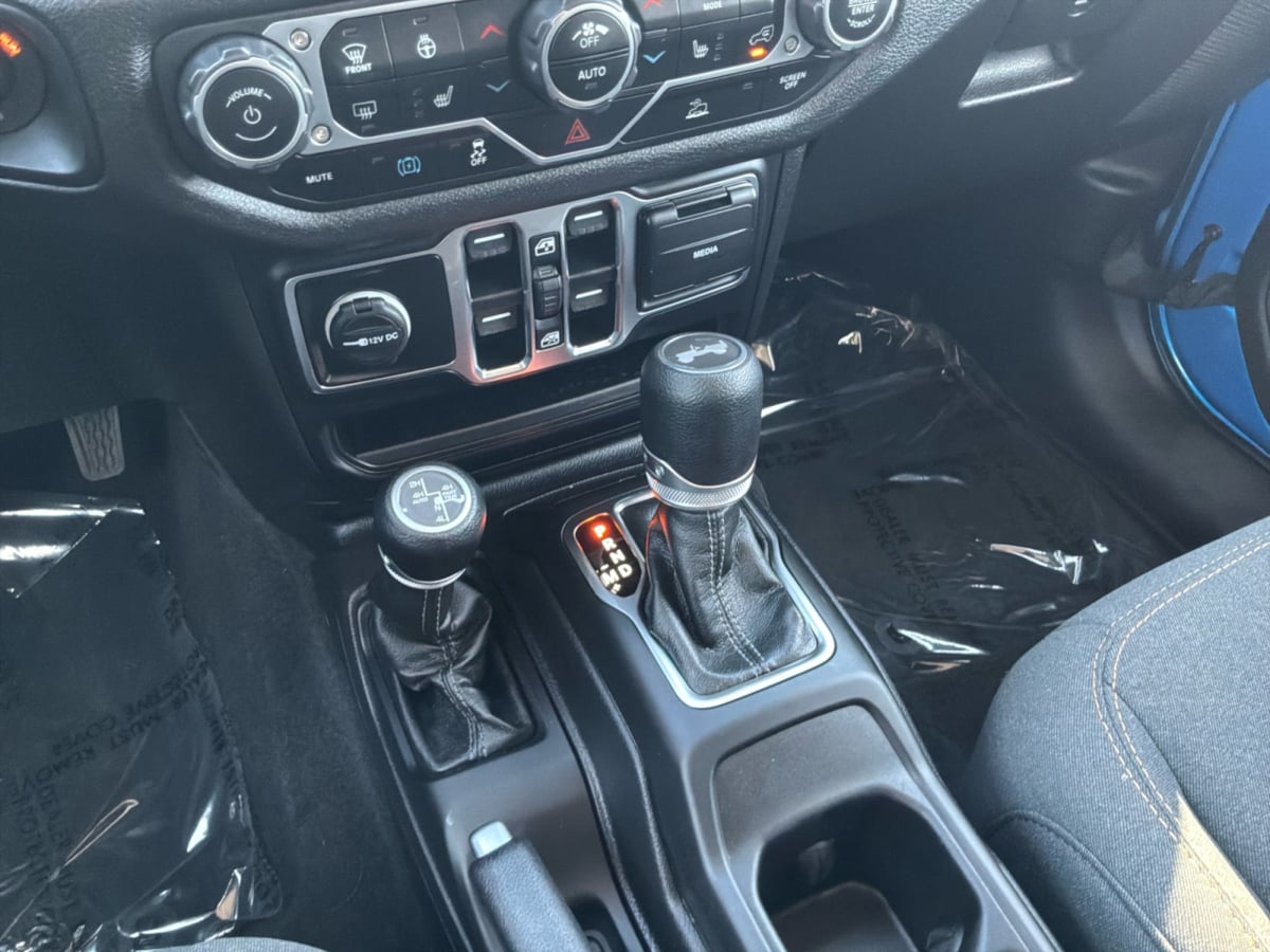 Jeep Wrangler photo 16