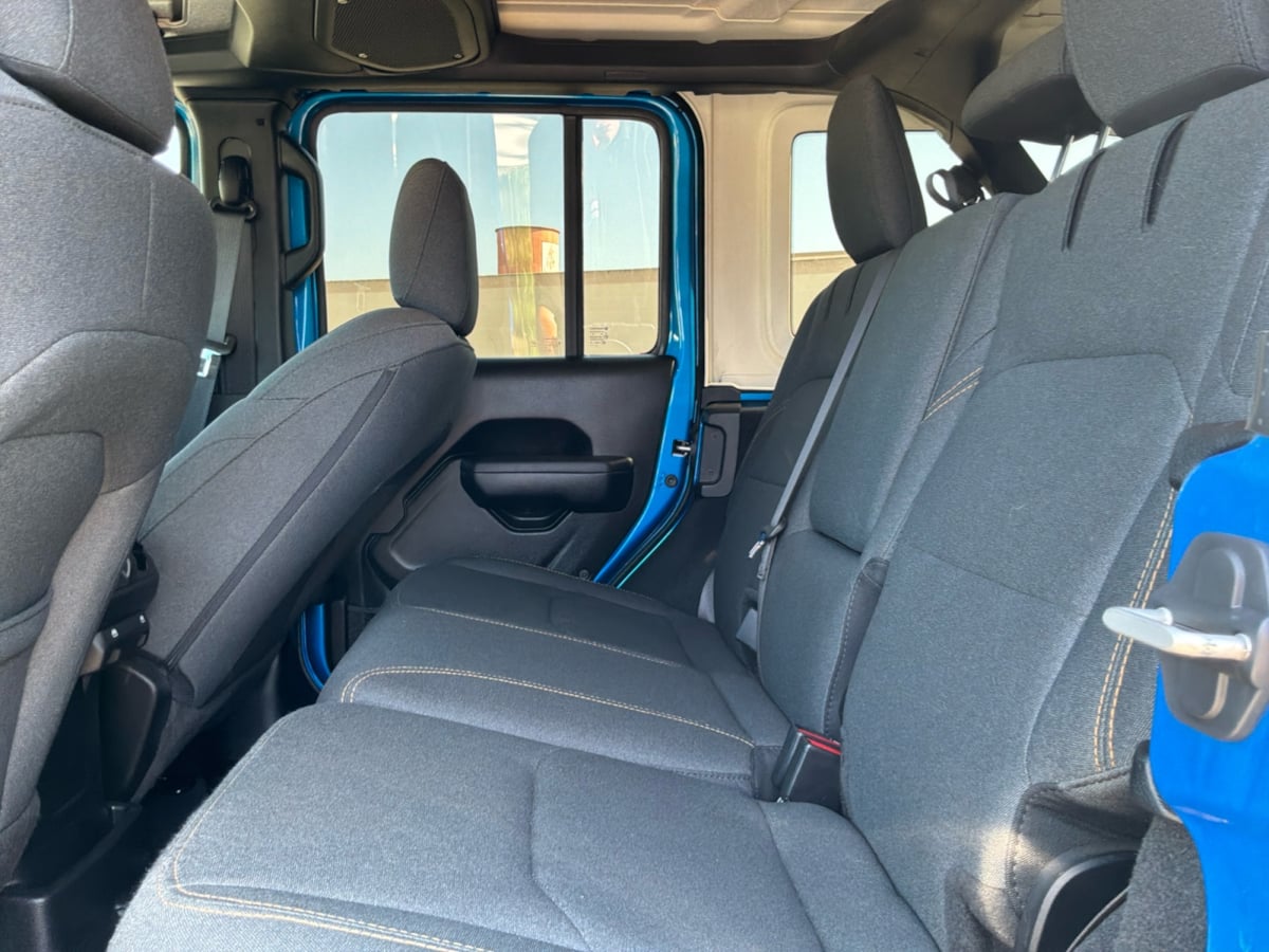 Jeep Wrangler photo 19