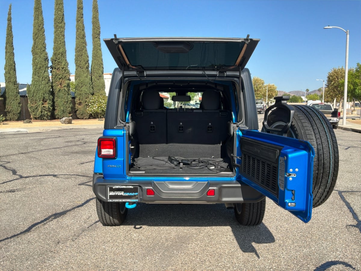 Jeep Wrangler photo 22