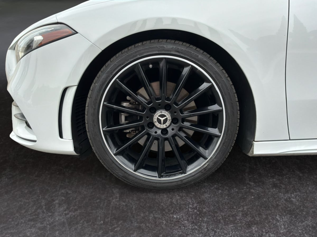 Mercedes-Benz A 220 photo 9