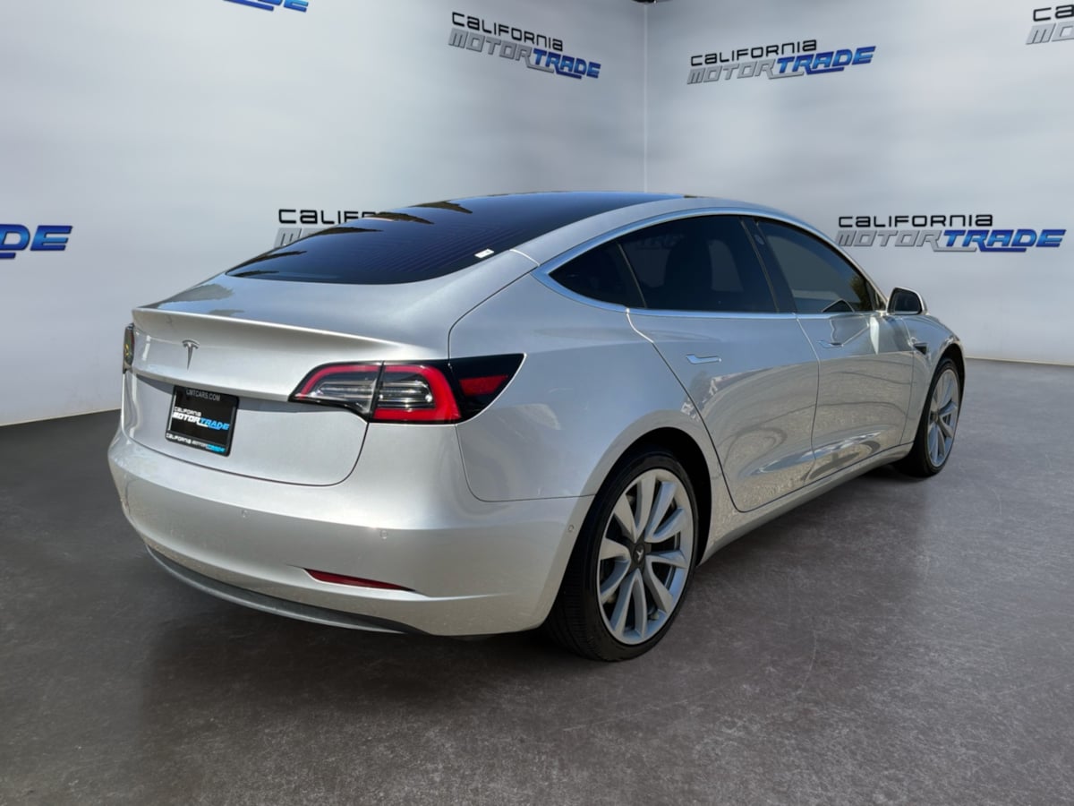 Tesla Model 3 photo 5