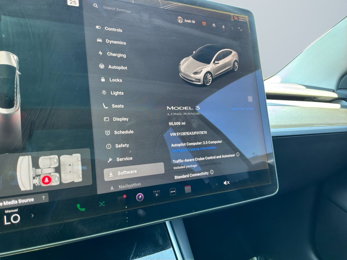 Tesla Model 3 photo 12