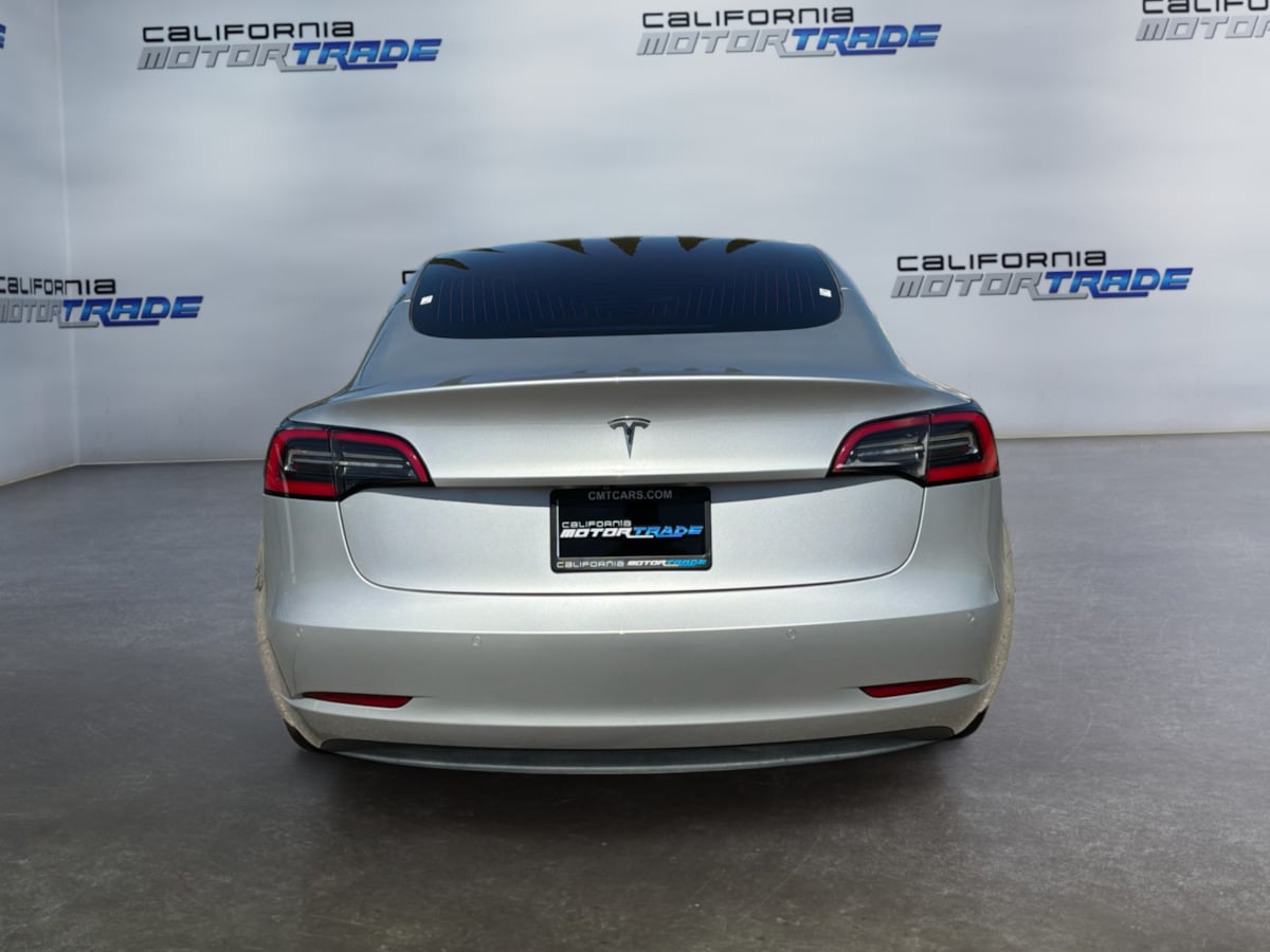 Tesla Model 3 photo 6