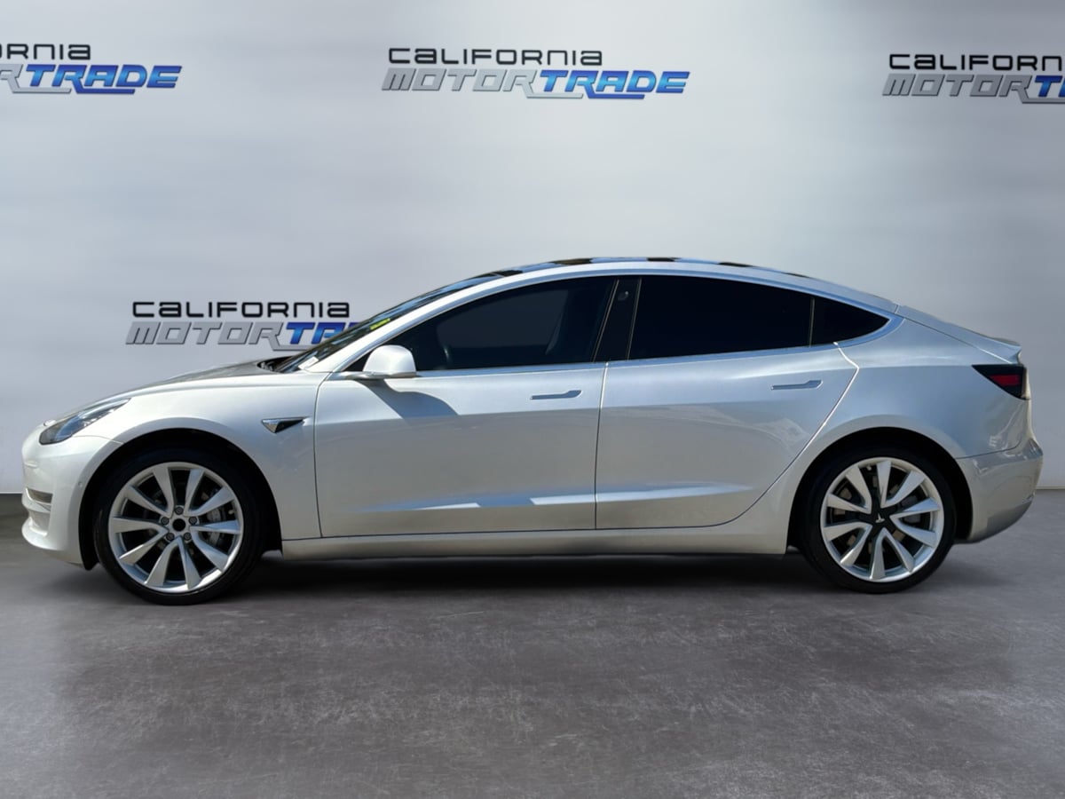 Tesla Model 3 photo 8