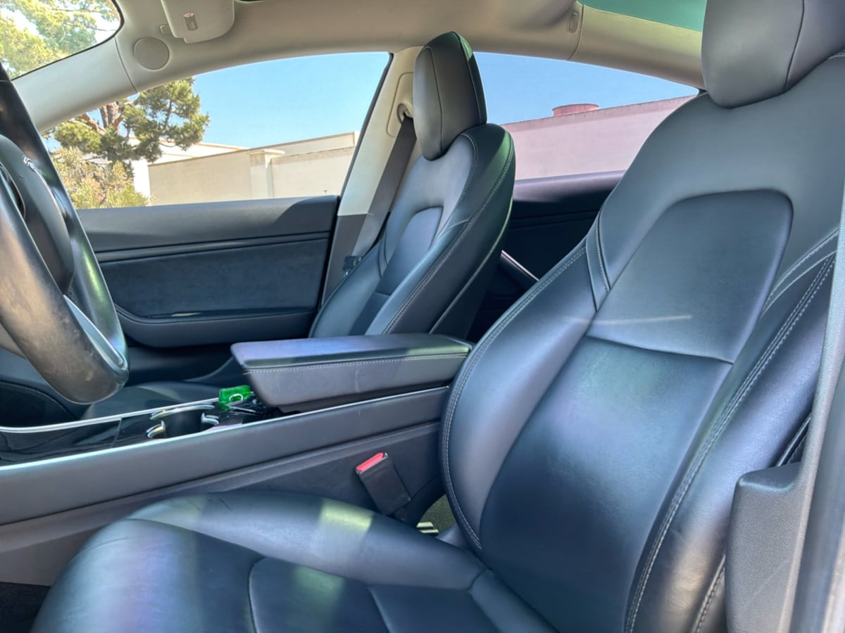 Tesla Model 3 photo 18