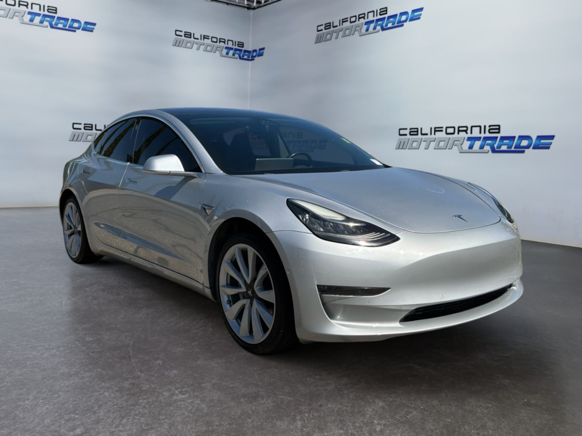Tesla Model 3 photo 3