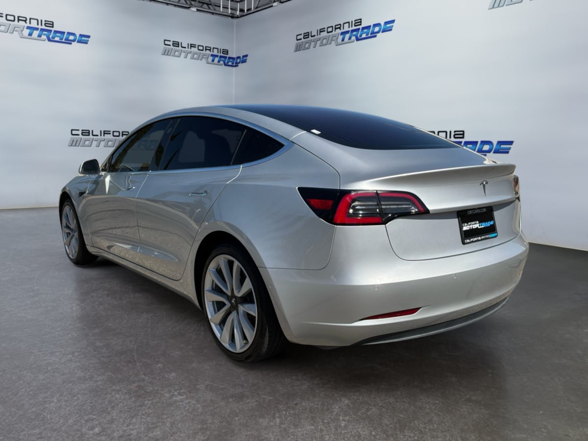 Tesla Model 3 photo 7