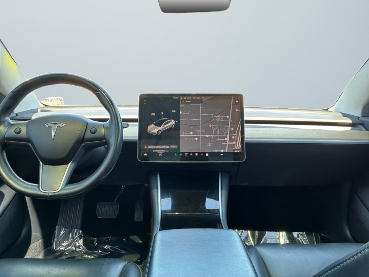 Tesla Model 3 photo 10