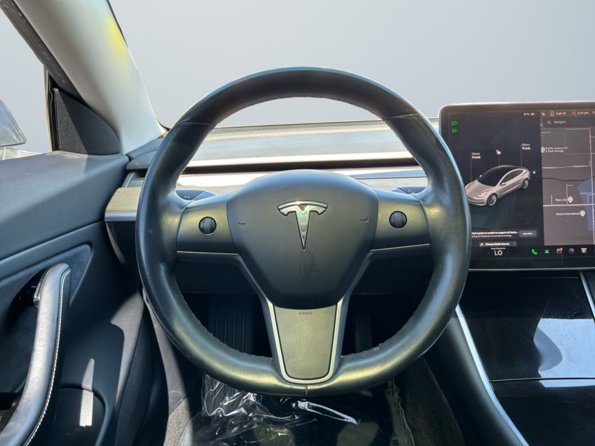 Tesla Model 3 photo 11