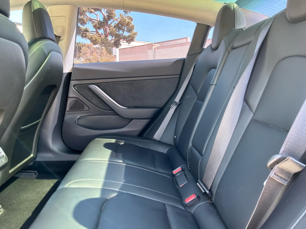 Tesla Model 3 photo 19
