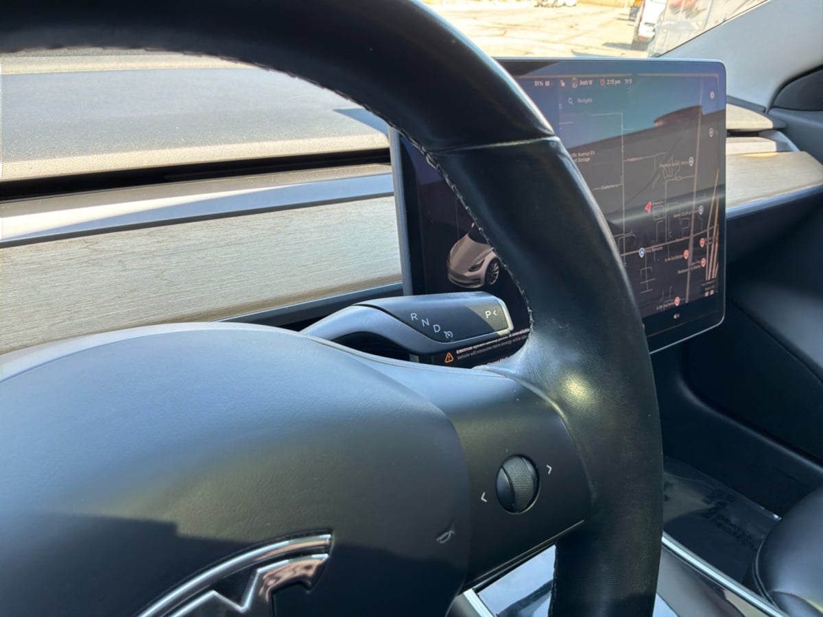 Tesla Model 3 photo 17