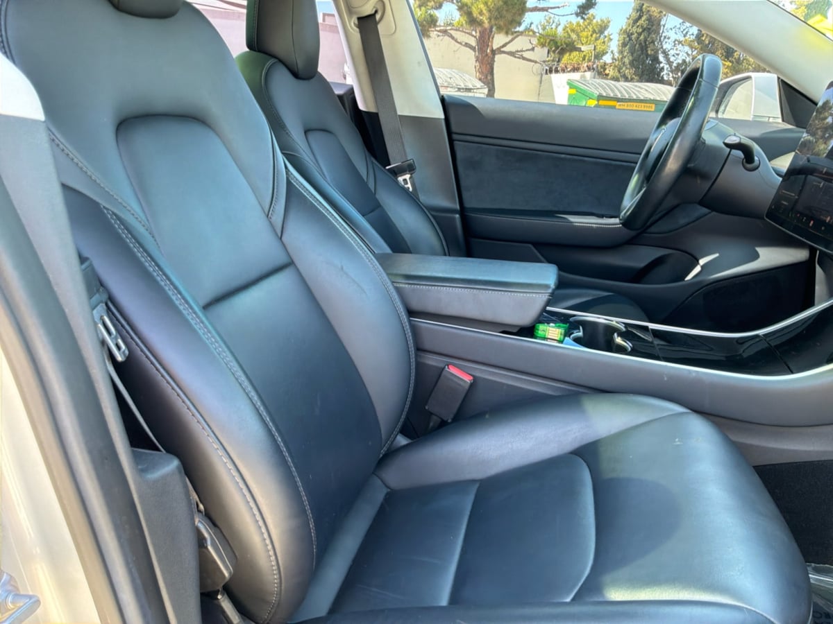 Tesla Model 3 photo 21