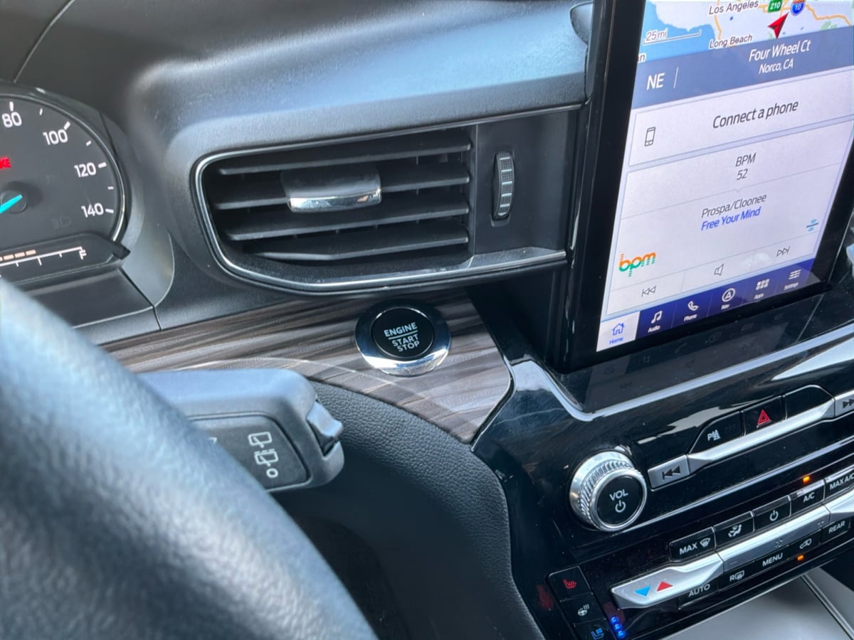Ford Explorer photo 18