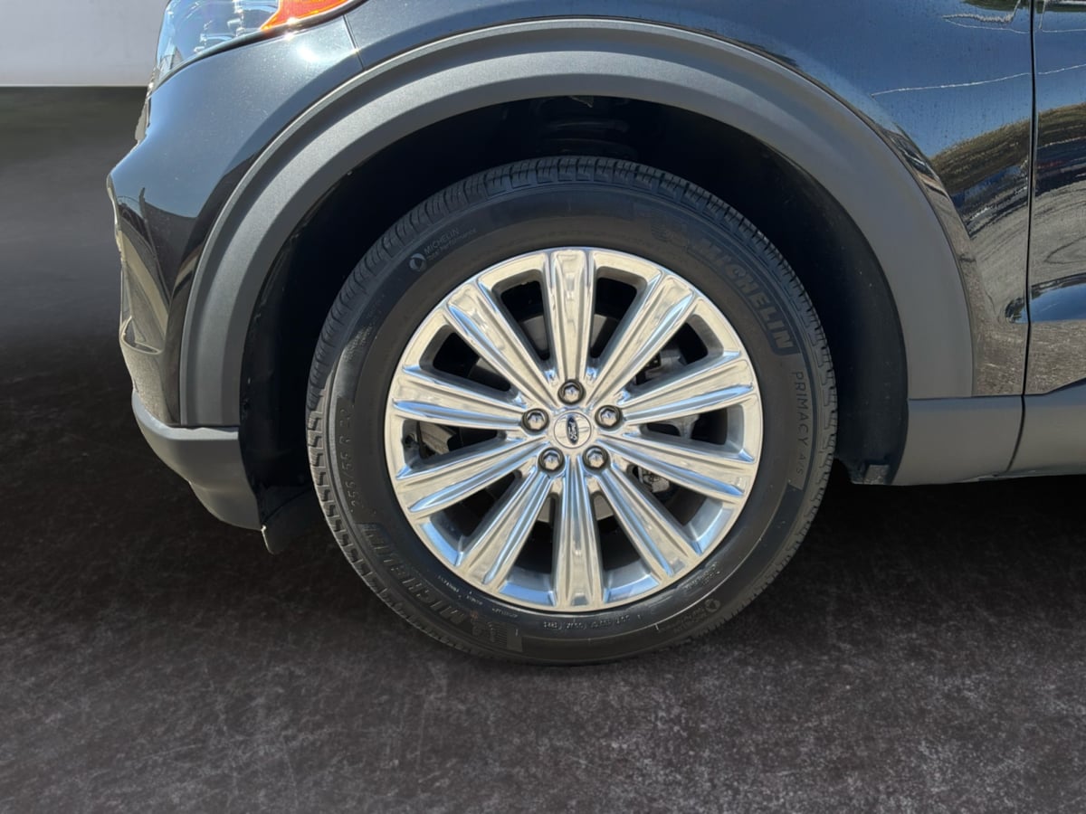 Ford Explorer photo 9