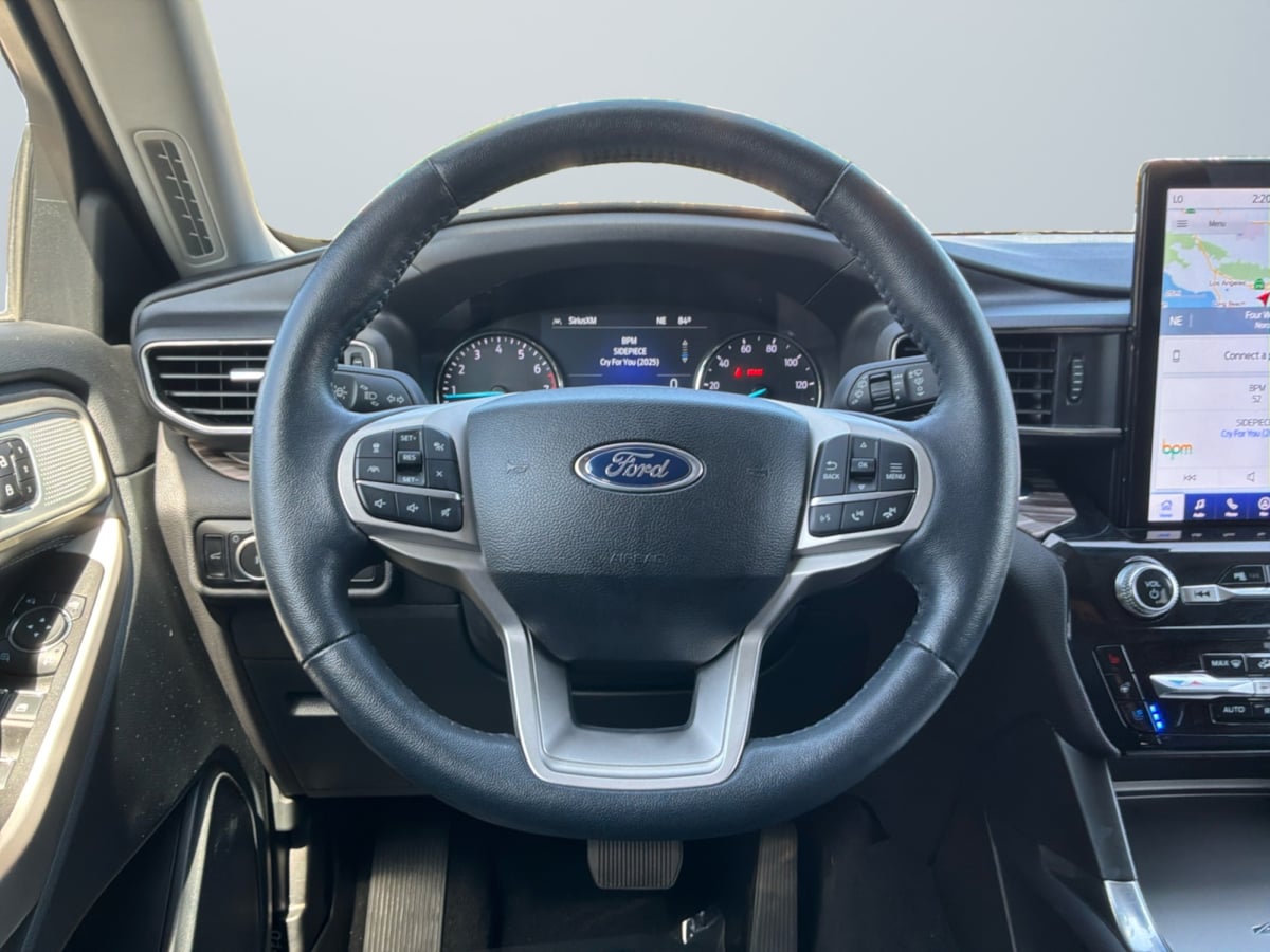 Ford Explorer photo 11