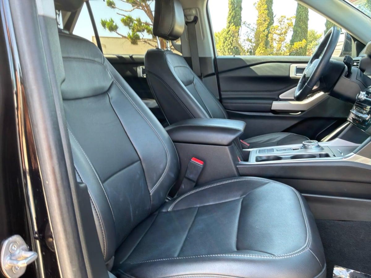 Ford Explorer photo 22