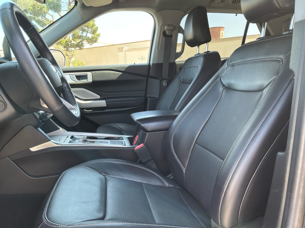 Ford Explorer photo 19